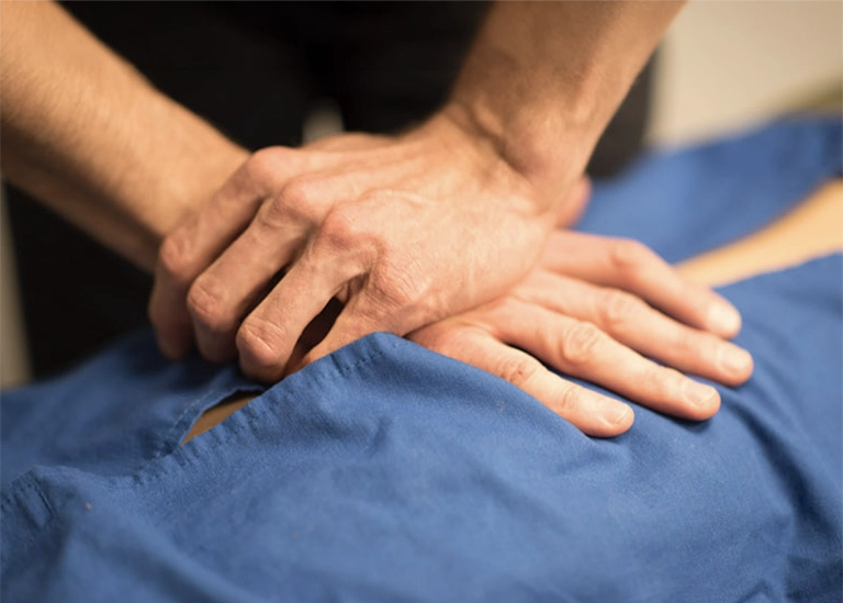 Gonstead Method - static palpitation- chiropractor back adjustment